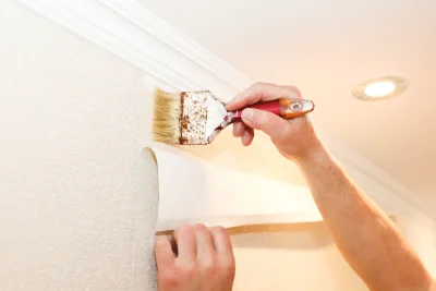 Pose de papier peint au Fouilloux — revêtements muraux et toiles de verre